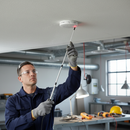 Premium Battery Operated Smoke Alarm with Central Test Button, 85dB Sound Output and Compact Dimensions for Enhanced Safety
