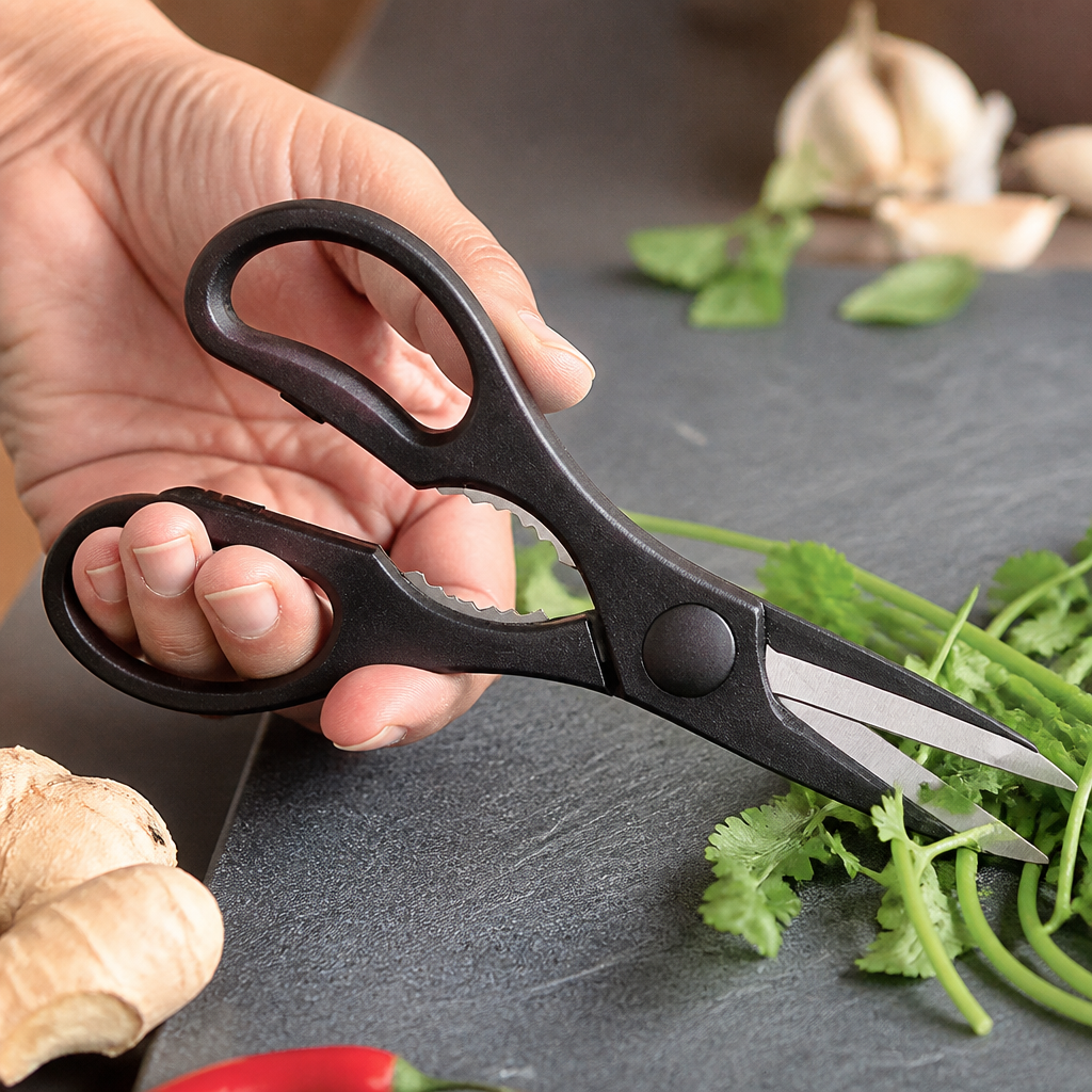 Kitchen scissors with integrated bottle opener